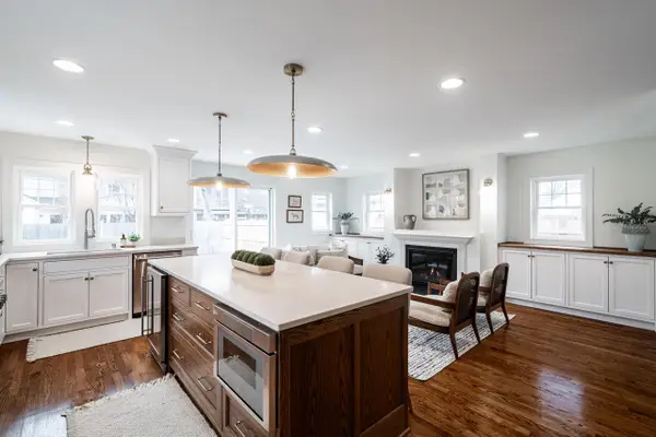 6053 N Shoreland AVENUE, Whitefish Bay, WI 53217