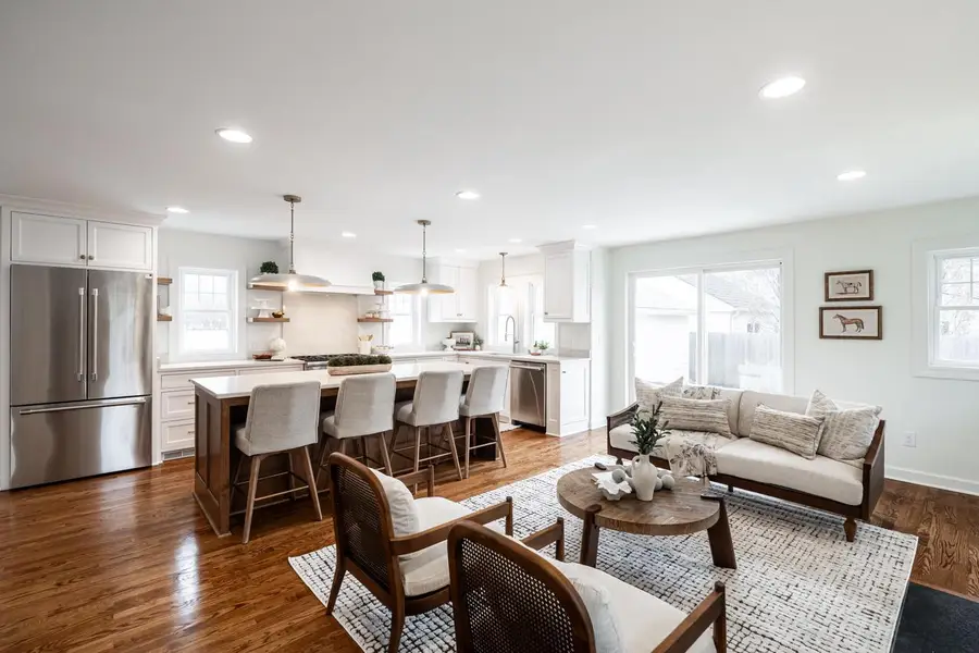 6053 N Shoreland AVENUE, Whitefish Bay, WI 53217 - #2