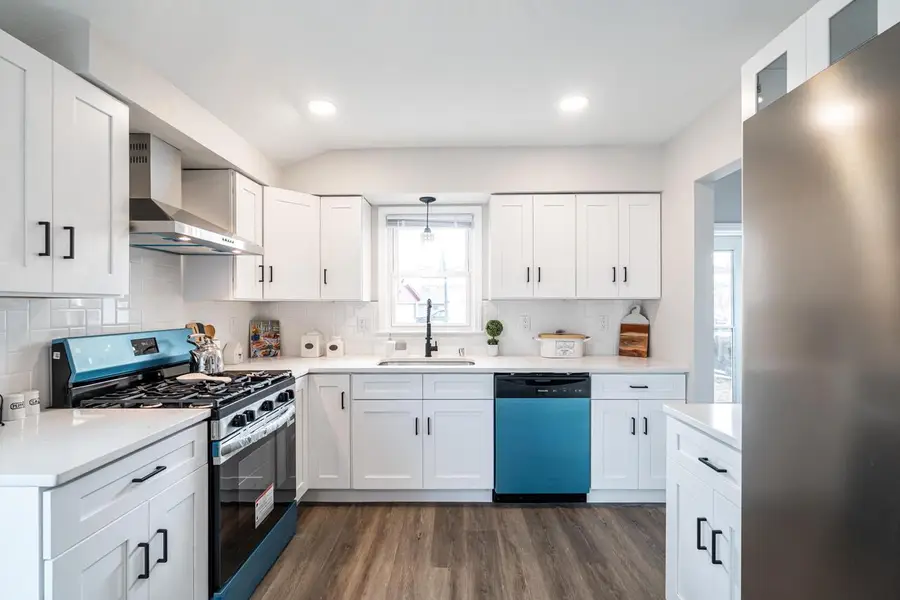 8600 W Crossfield AVENUE, Milwaukee, WI 53225 - #2