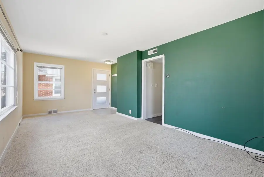 195 W Warnimont AVENUE, Milwaukee, WI 53207 - #3