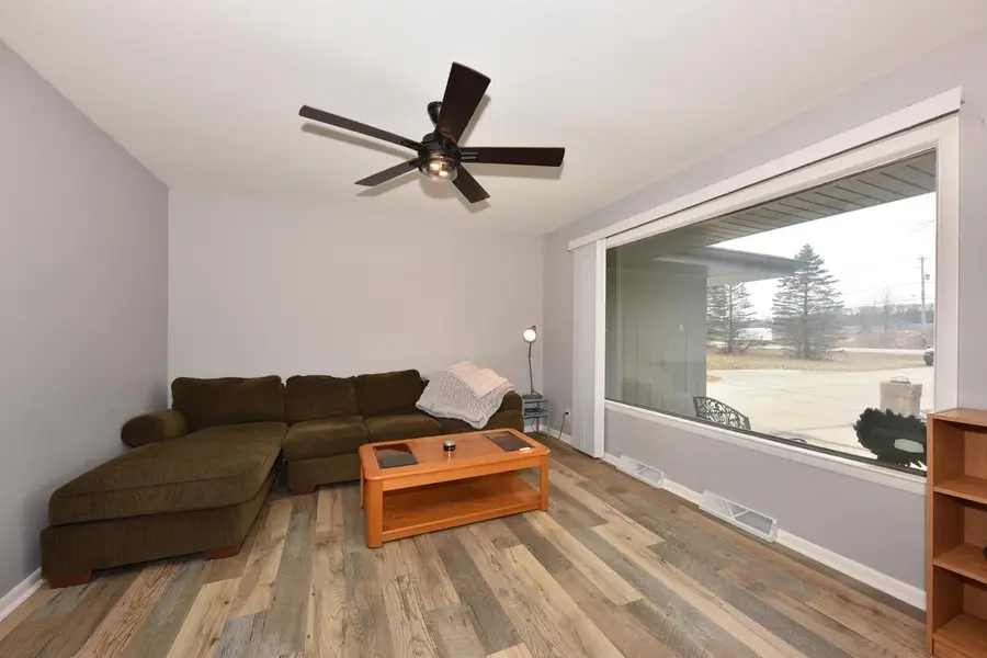 N28W24239 Watertown ROAD, Pewaukee, WI 53072 - #3