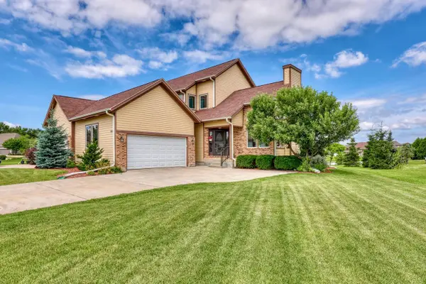 9067 S Cordgrass CIRCLE E, Franklin, WI 53132
