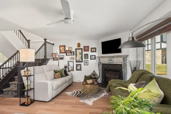 5335 S Sutton PLACE, Greenfield, WI 53221