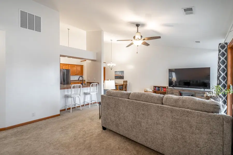 1043 Quinlan DRIVE #H, Pewaukee, WI 53072 - #3