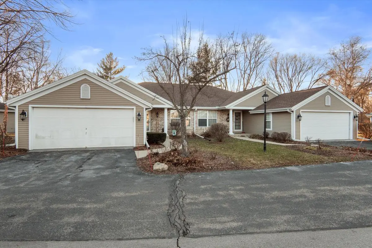 1914 E Sunset DRIVE, Waukesha, WI 53189 - #1