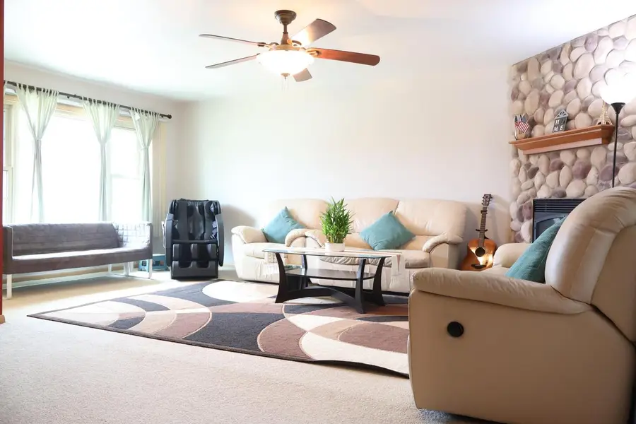 5542 W Jerelyn PLACE, Milwaukee, WI 53219 - #3