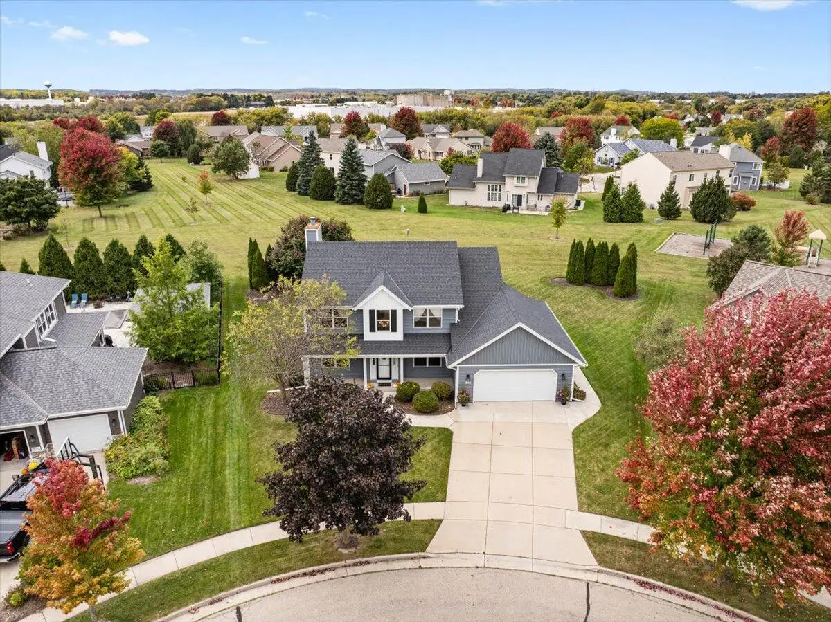 W210N16521 Woodshire COURT, Jackson, WI 53037 - #1