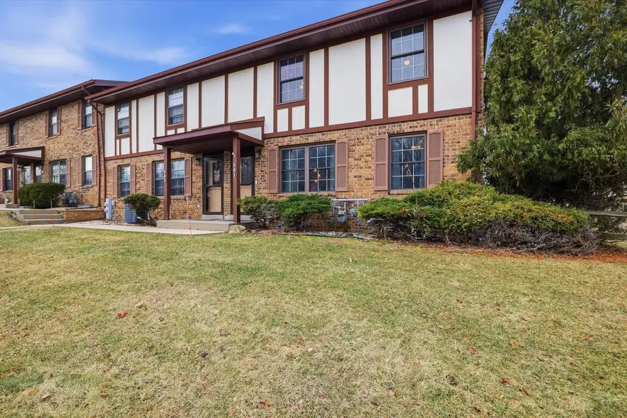 581 Hartridge DRIVE #1, Hartland, WI 53029 - #2