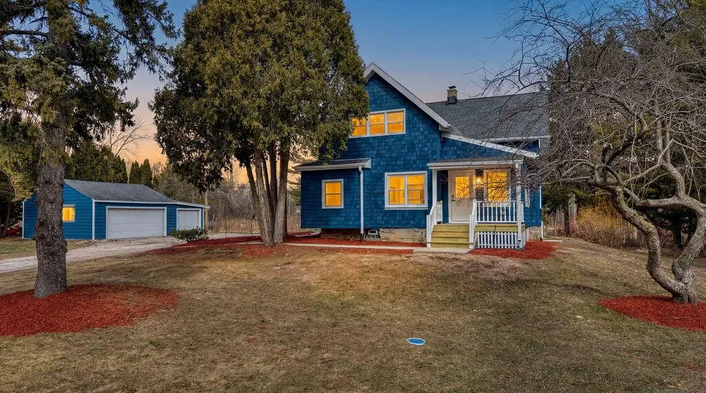 1436 W Fiesta LANE, Mequon, WI 53092 - #1