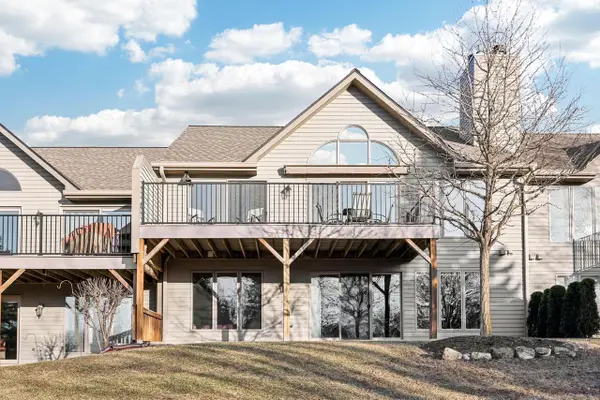445 Sunset TRAIL, Hartland, WI 53029