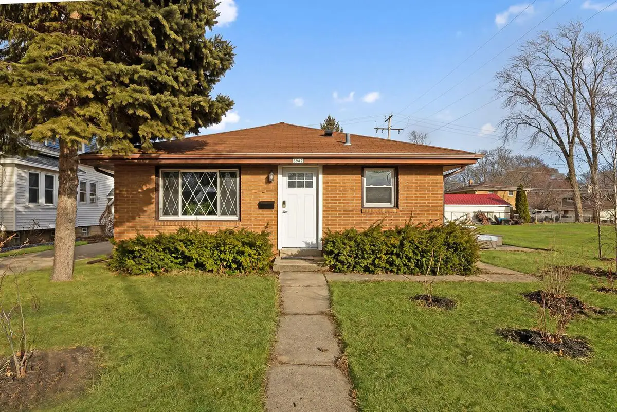 3942 S Troy AVENUE, Saint Francis, WI 53235 - #1