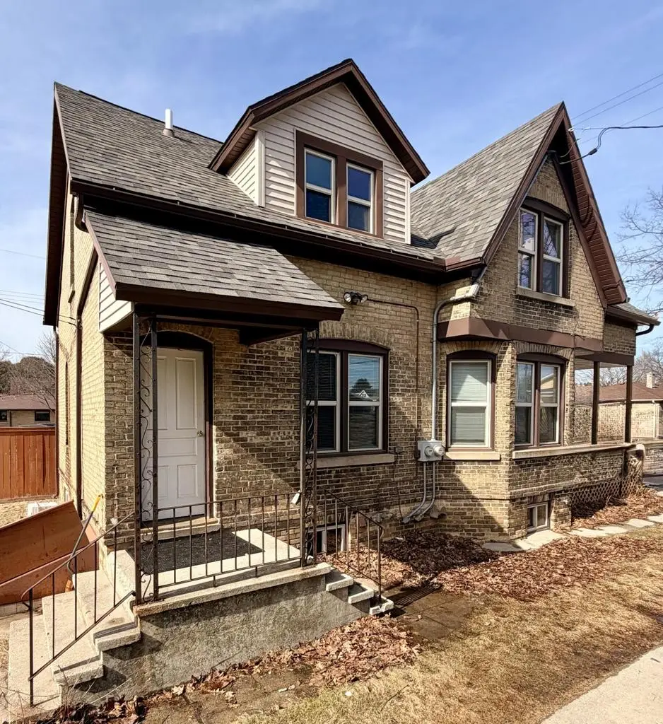 2011 Madison STREET, Manitowoc, WI 54220 - #1