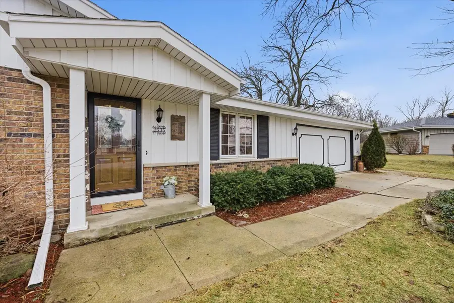 2535 S Brookside COURT, New Berlin, WI 53151 - #3