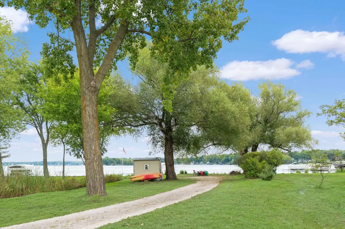 W304N2426 Maple AVENUE, Pewaukee, WI 53072 - #1