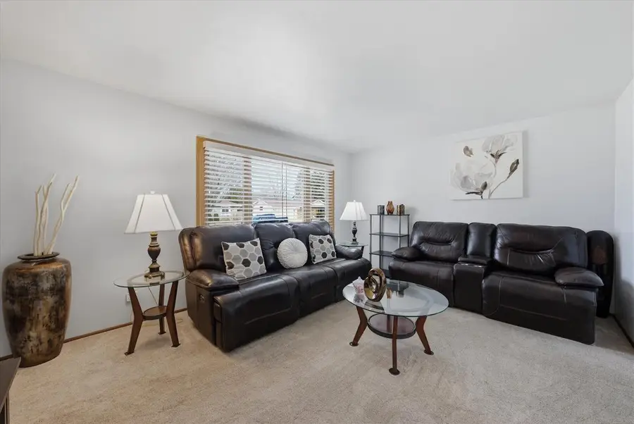 9045 W Rochelle AVENUE, Milwaukee, WI 53224 - #3