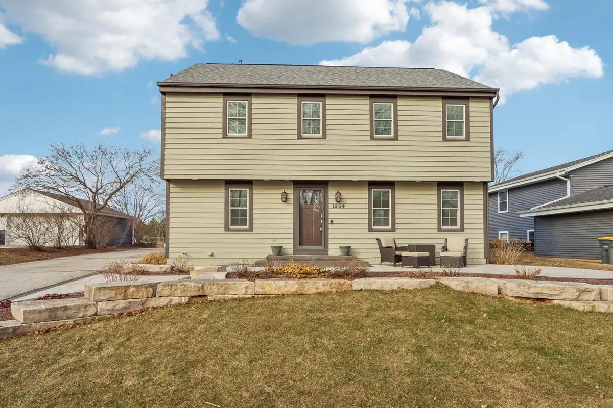1254 Lambeth ROAD, Waukesha, WI 53189 - #1