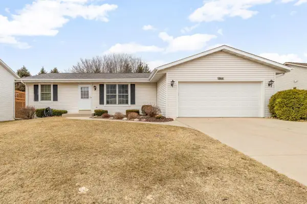 1514 Walsh Acres DRIVE, West Bend, WI 53095