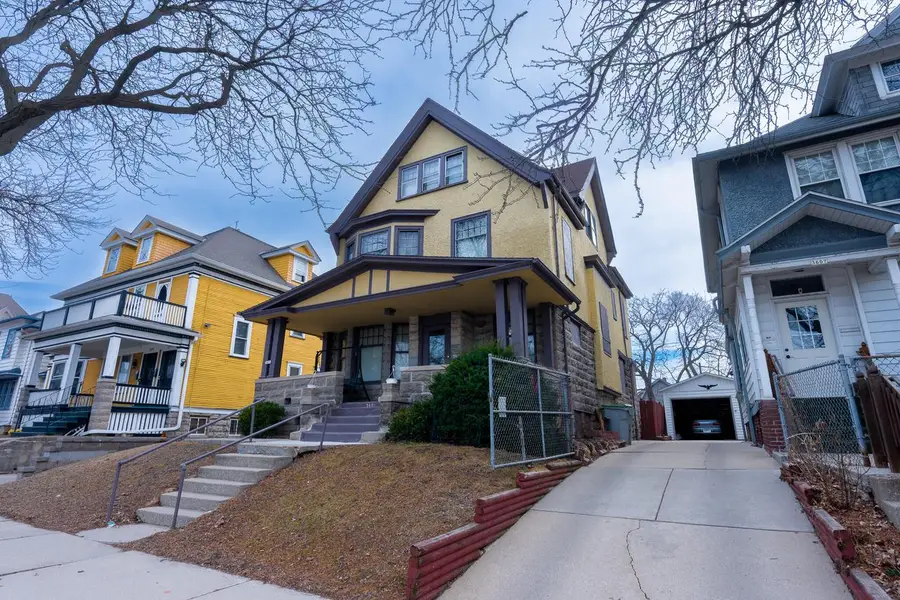 3601 W Highland BOULEVARD, Milwaukee, WI 53208 - #2