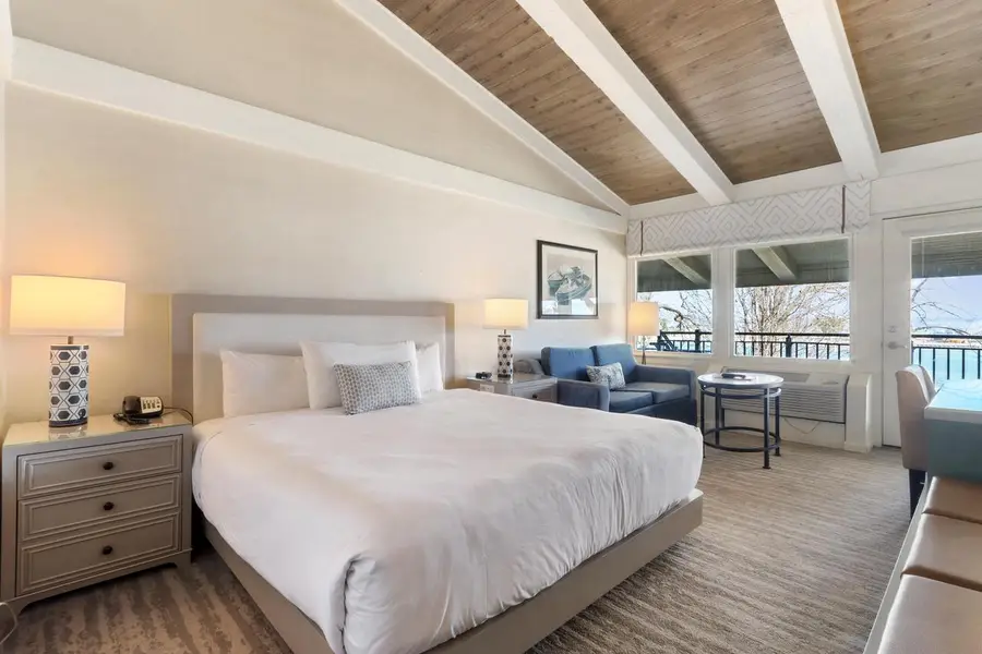 269 Fontana BOULEVARD #2566, Fontana, WI 53125 - #2