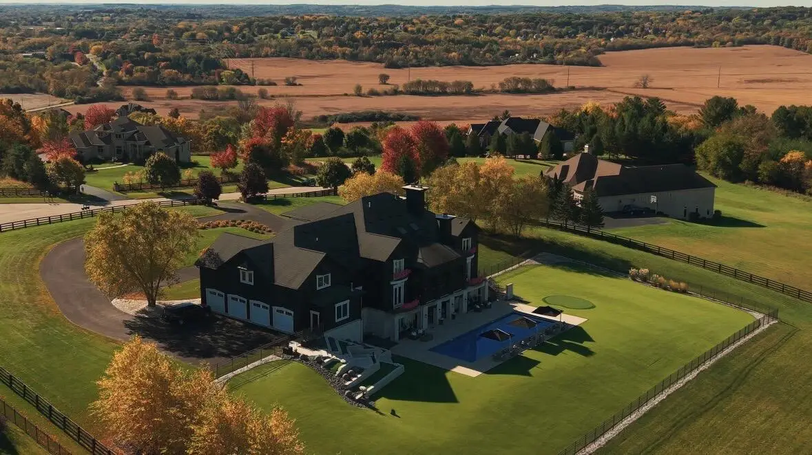 S17W28902 Price COURT, Waukesha, WI 53188 - #1