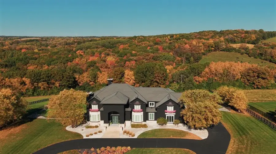 S17W28902 Price COURT, Waukesha, WI 53188 - #2