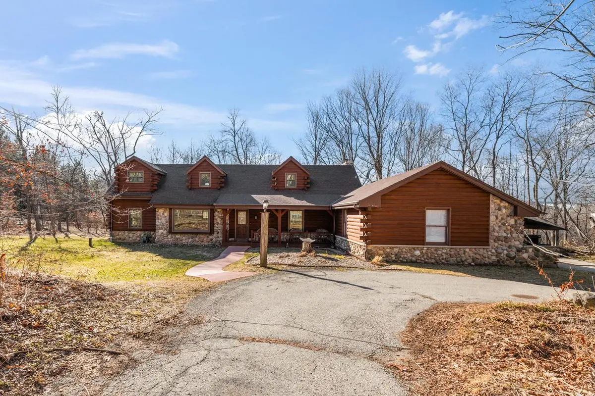 1311 Emerald DRIVE, Hartford, WI 53027 - #1