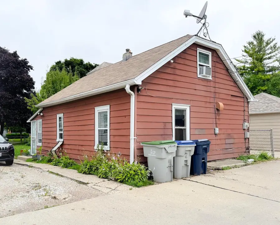 2960 N 47th STREET, Milwaukee, WI 53210 - #3