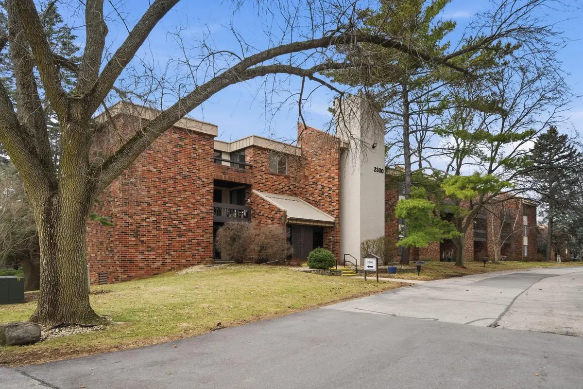 2300 W Good Hope ROAD #340, Glendale, WI 53209 - #1