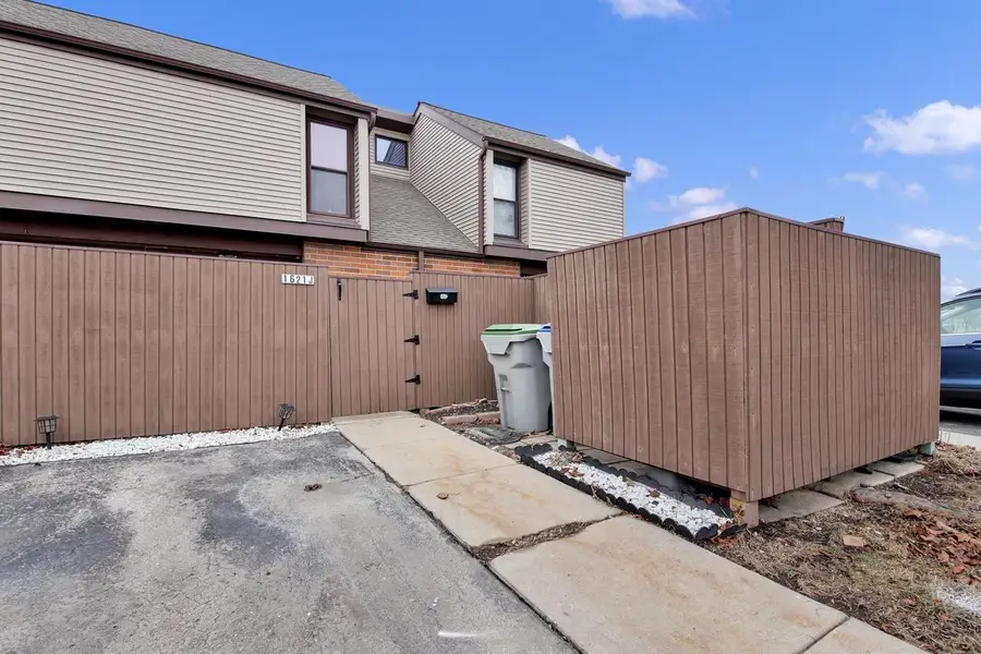 1621 W Edgerton AVENUE #J, Milwaukee, WI 53221 - #3