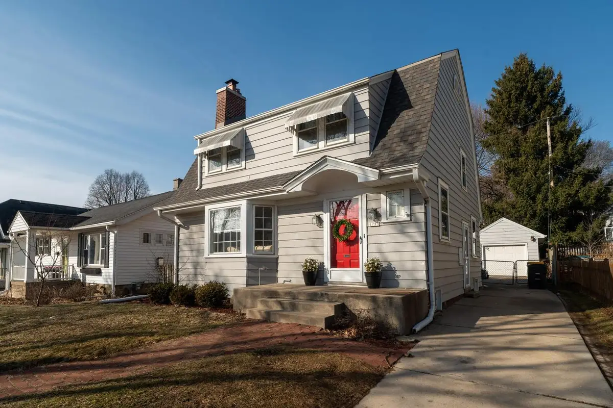 1753 Underwood AVENUE, Wauwatosa, WI 53213 - #1