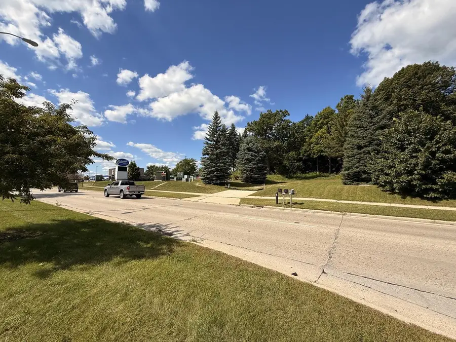 2346 W WASHINGTON STREET, West Bend, WI 53095 - #2