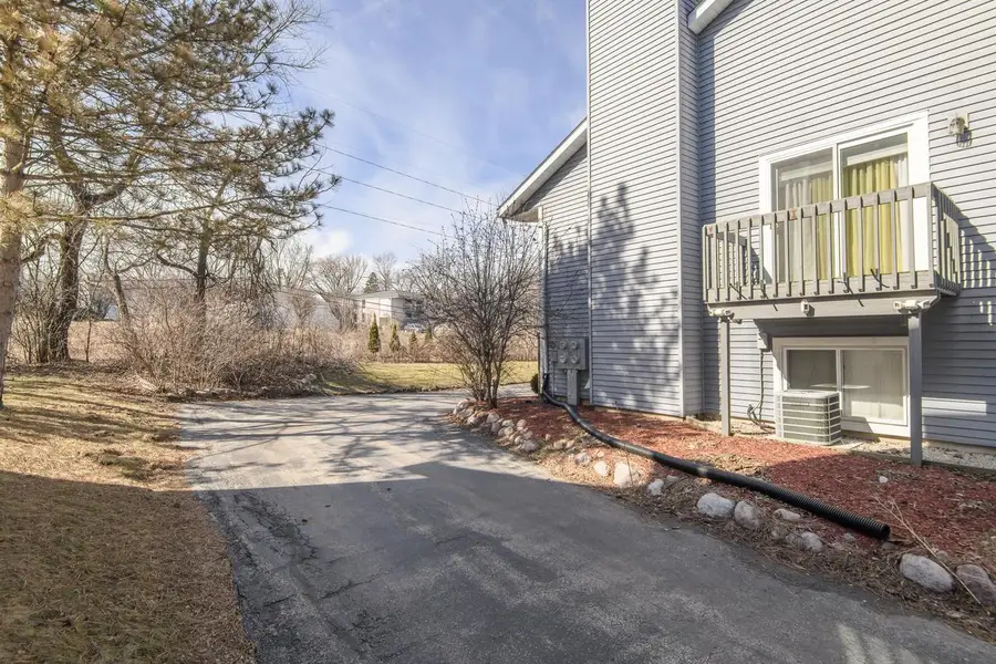 1901 Woodburn ROAD #D, Waukesha, WI 53188 - #3