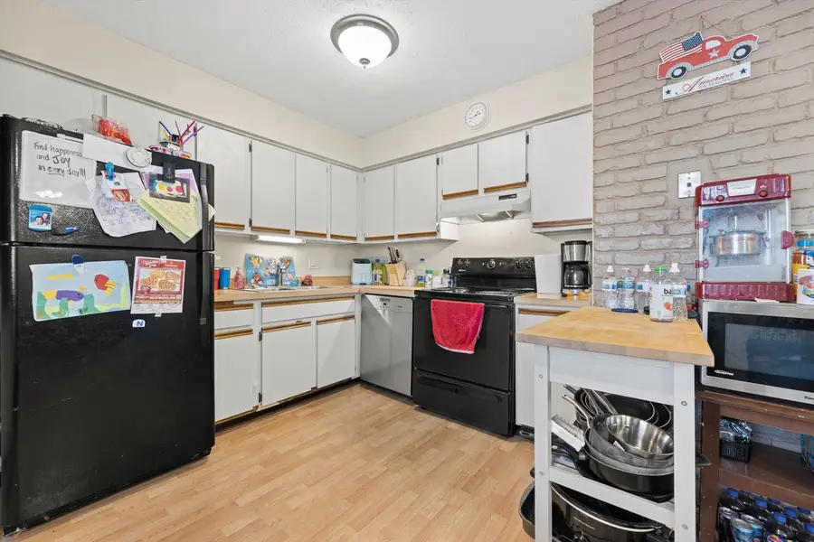 809 Ridgeway DRIVE, Pewaukee, WI 53072 - #3