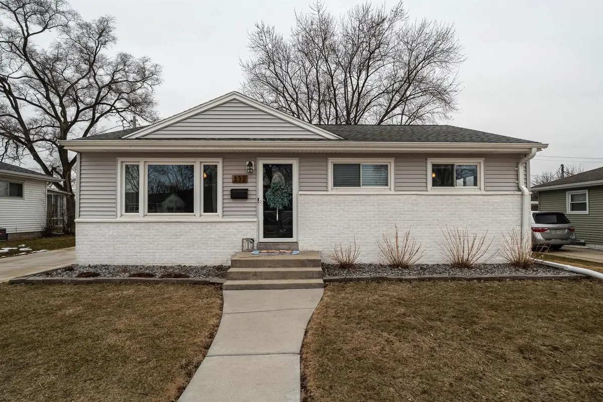 332 Greenmeadow DRIVE, Waukesha, WI 53188 - #1