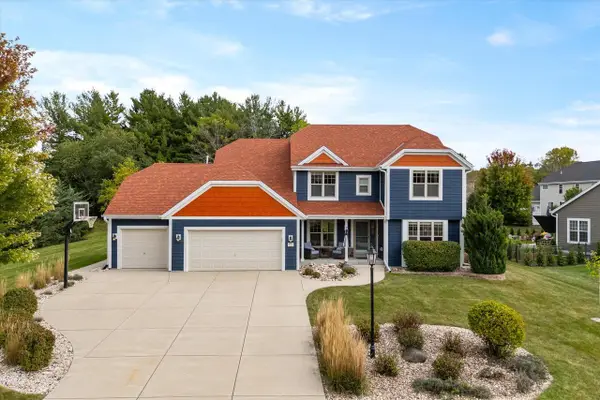 W273N2420 Arlington COURT, Pewaukee, WI 53072