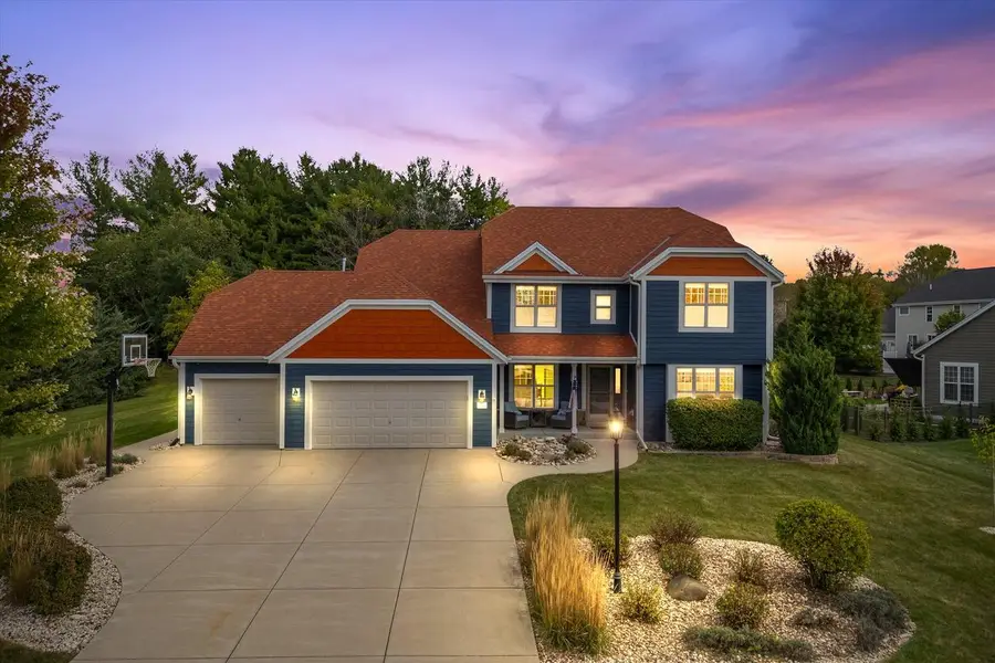 W273N2420 Arlington COURT, Pewaukee, WI 53072 - #2