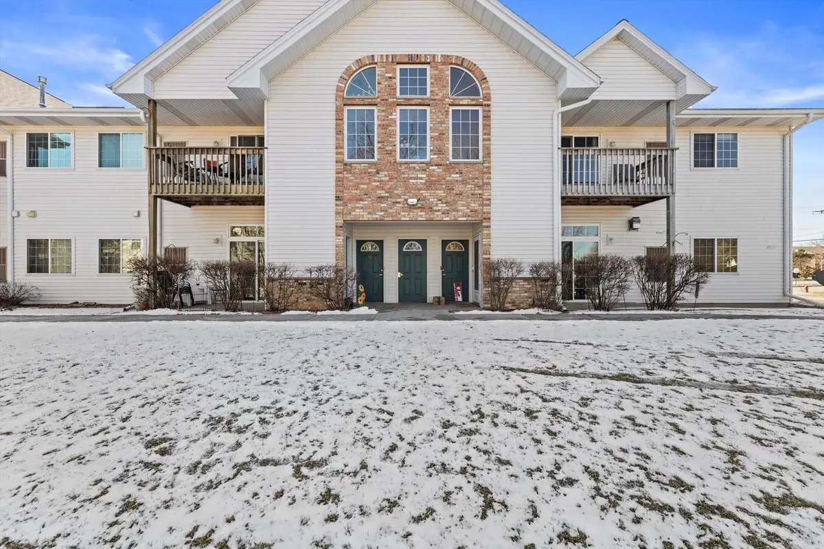 3360 E College AVENUE #16, Cudahy, WI 53110 - #1