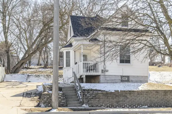 821 E Main STREET, Waukesha, WI 53186