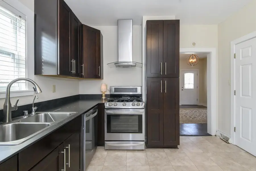 821 E Main STREET, Waukesha, WI 53186 - #2