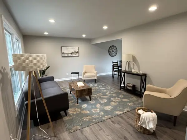 439 W Mall ROAD, Glendale, WI 53217