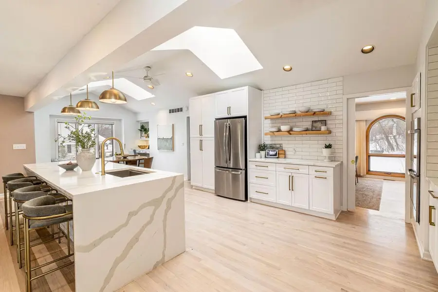 2620 W Garden Park DRIVE, Glendale, WI 53209 - #2