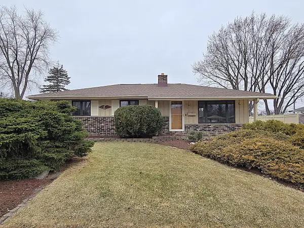 W147N8355 Manchester DRIVE, Menomonee Falls, WI 53051