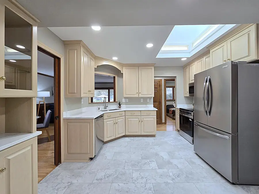 W147N8355 Manchester DRIVE, Menomonee Falls, WI 53051 - #2