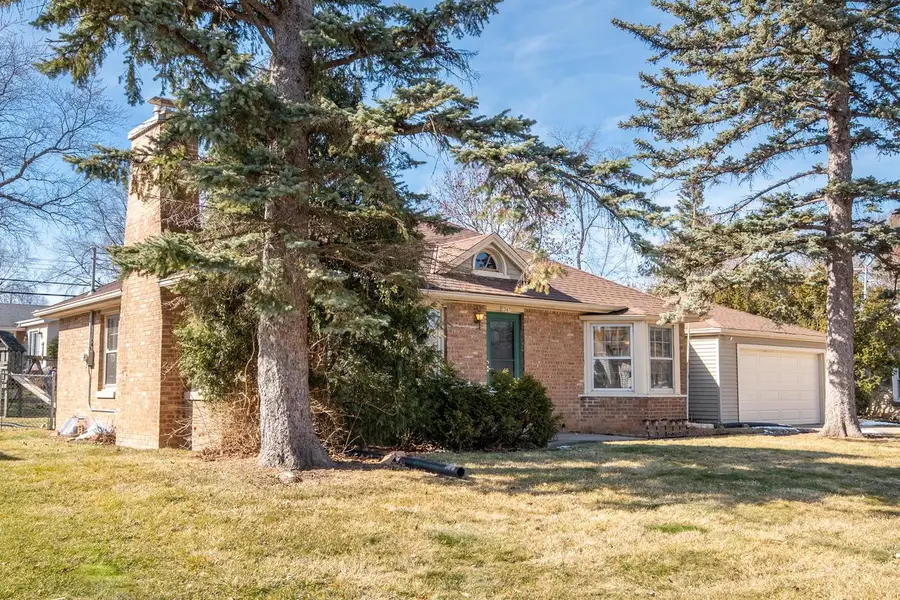 3247 N Knoll BOULEVARD, Wauwatosa, WI 53222 - #2