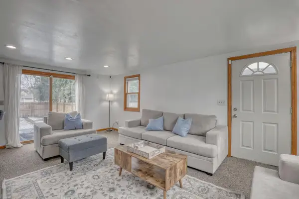 4857 N Navajo AVENUE, Glendale, WI 53217