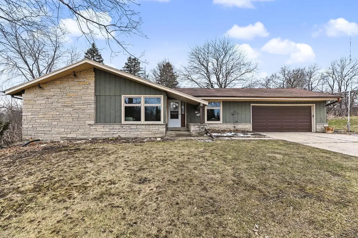 3355 S Cari Adam DRIVE, New Berlin, WI 53146 - #1