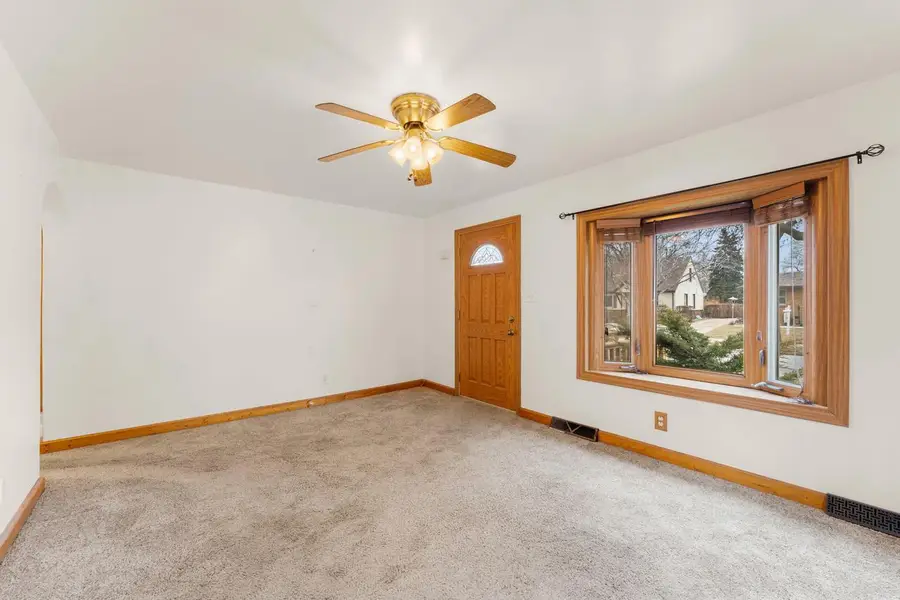 2812 E Allerton AVENUE, Saint Francis, WI 53235 - #2