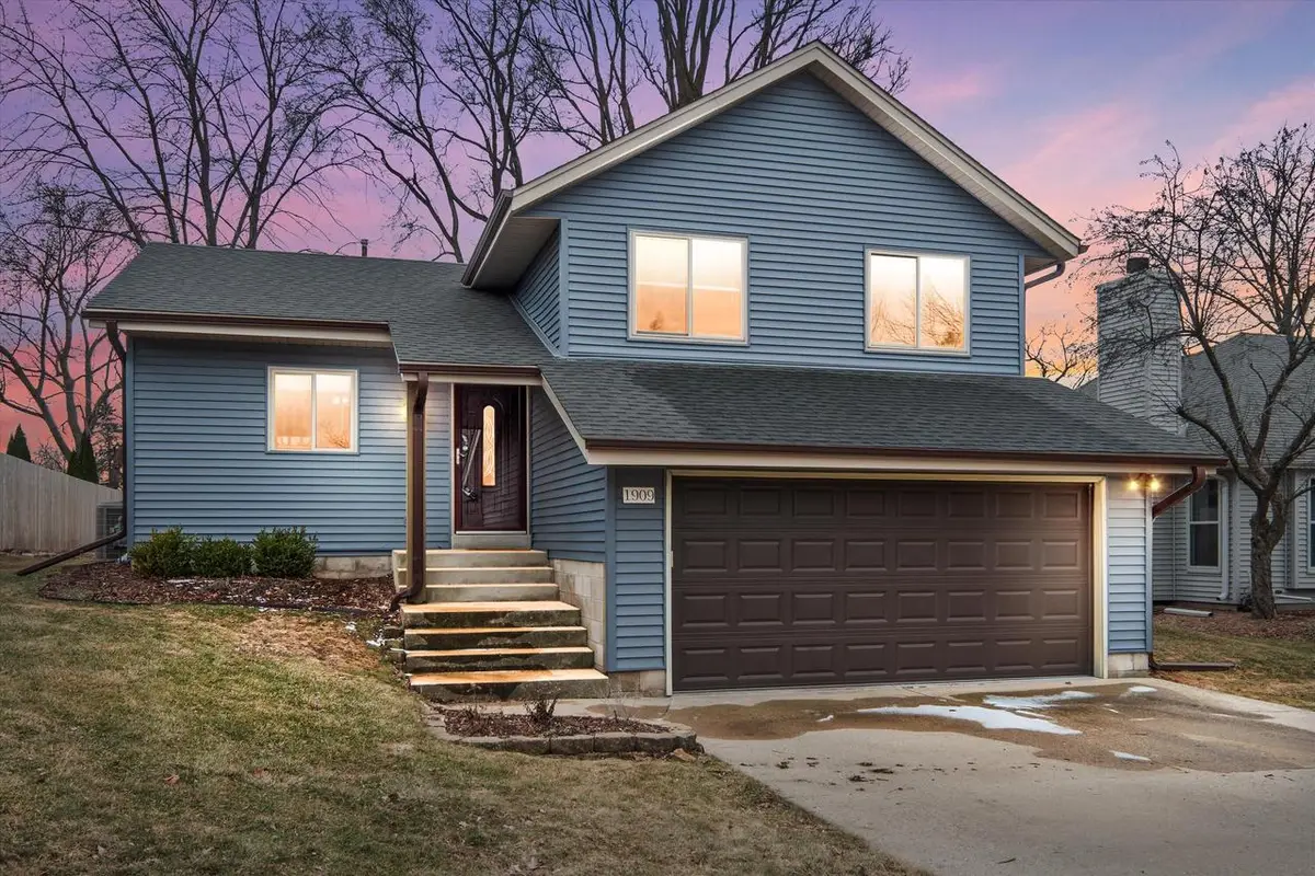 1909 Patricia LANE, Waukesha, WI 53188 - #1