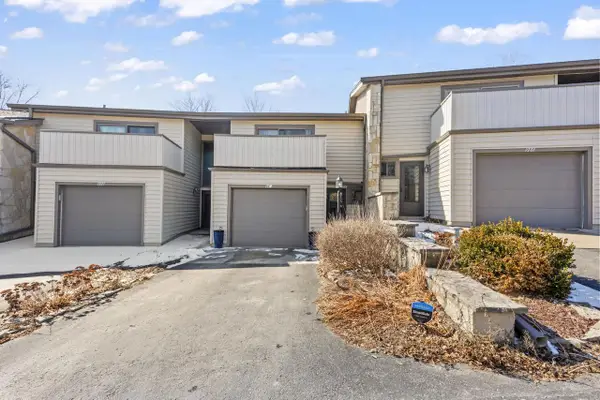 987 Lake Country COURT, Oconomowoc, WI 53066