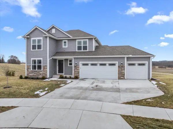 177 Emerald CIRCLE, Saukville, WI 53080